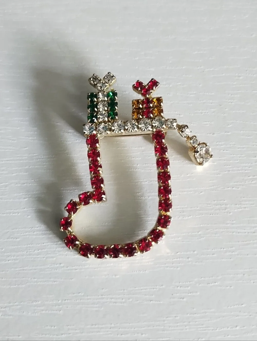Vtg Christmas Pin Brooch Stocking Gifts Rhinestone Red Green Sparkle Bling